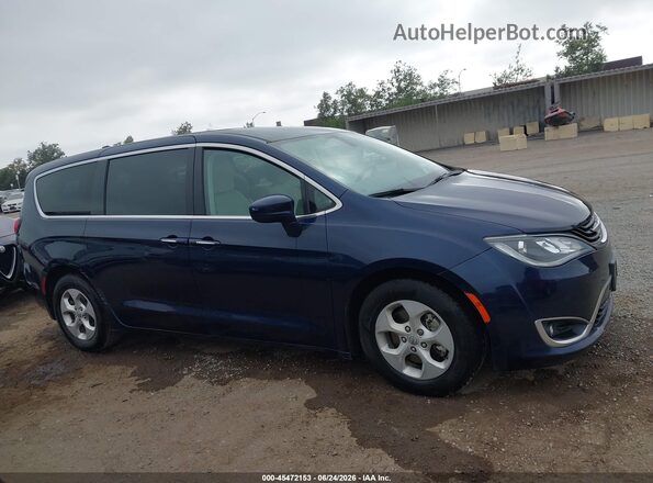 2C4RC1H79JR236546 2018 CHRYSLER PACIFICA Blue Widok wnętrza z tyłu