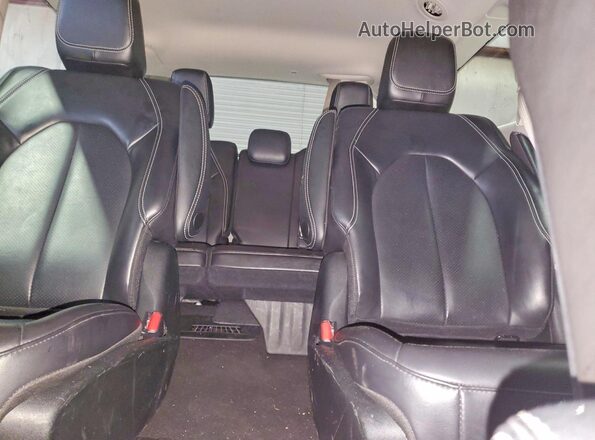 2C4RC1L75PR618038 2023 CHRYSLER PACIFICA Серебряный Вид задних сидений