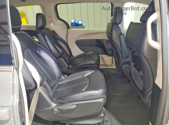 2C4RC1L75PR618038 2023 CHRYSLER PACIFICA Серебряный Вид задней части салона
