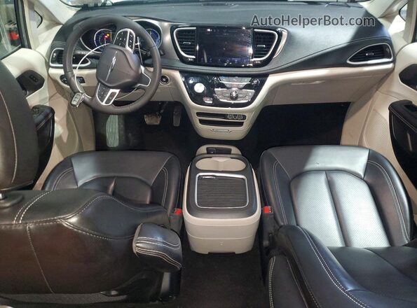 2C4RC1L75PR618038 2023 CHRYSLER PACIFICA Серебряный Вид панели приборов