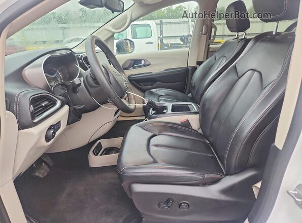 2C4RC1L76PR523309 2023 CHRYSLER PACIFICA White Вид салону спереду