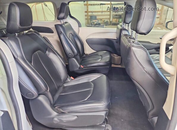 2C4RC1L77PR618395 2023 CHRYSLER PACIFICA Белый Вид задней части салона