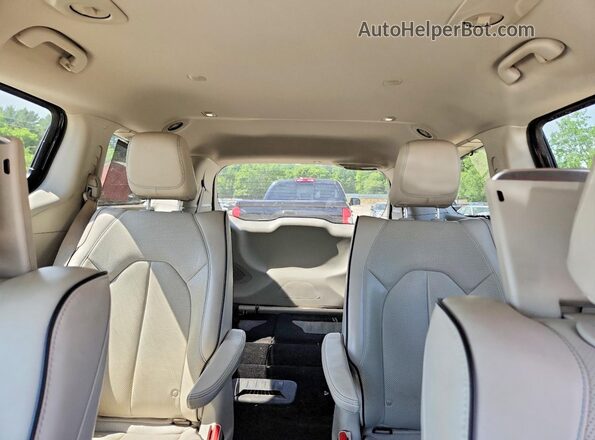2C4RC1N70JR144830 2018 CHRYSLER PACIFICA Black Вид задніх сидінь