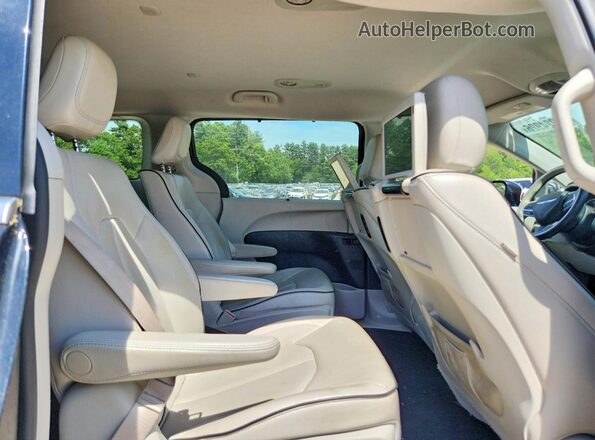 2C4RC1N70JR144830 2018 CHRYSLER PACIFICA Black Вид задньої частини салону