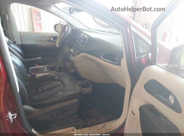 2C4RC1N71JR113067 2018 CHRYSLER PACIFICA Red Front interior view