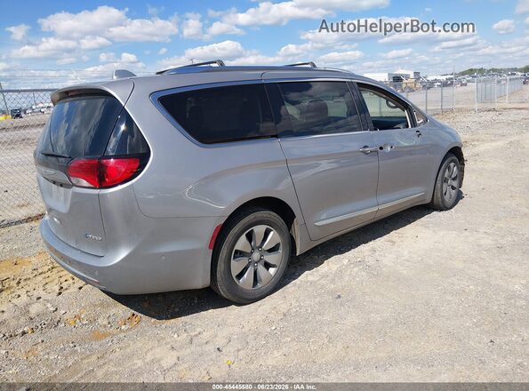 2C4RC1N72JR105513 2018 CHRYSLER PACIFICA Серебряный Задняя правая четверть