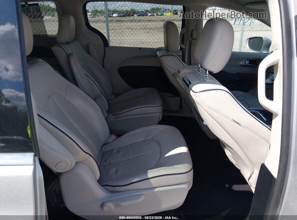 2C4RC1N72JR105513 2018 CHRYSLER PACIFICA Серебряный Вид наклейки с VIN-кодом