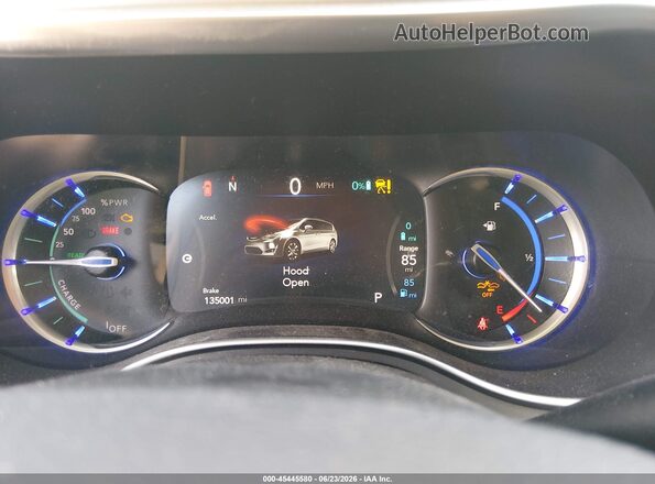 2C4RC1N72JR105513 2018 CHRYSLER PACIFICA Серебряный Вид задних сидений