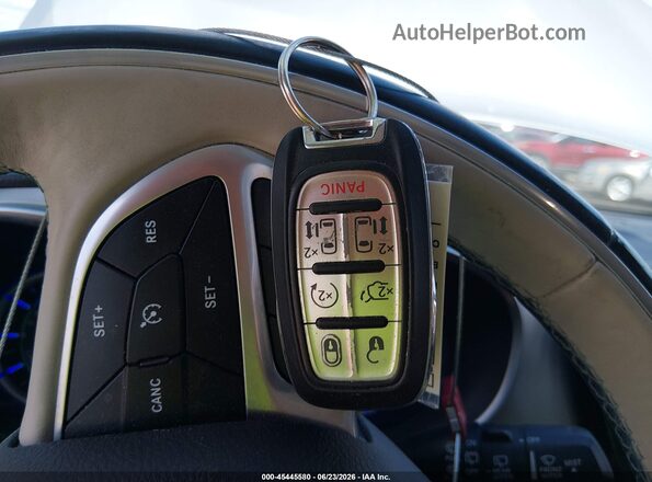 2C4RC1N72JR105513 2018 CHRYSLER PACIFICA Серебряный Вид панели приборов