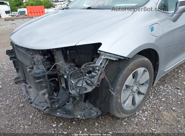 2C4RC1N72JR105513 2018 CHRYSLER PACIFICA Серебряный 