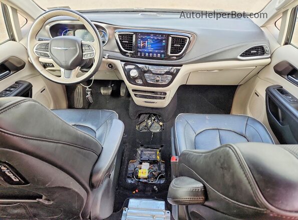 2C4RC1N73JR178485 2018 CHRYSLER PACIFICA Black Vista del salpicadero