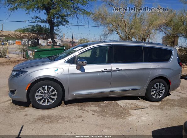 2C4RC1N76LR113648 2020 CHRYSLER PACIFICA Серебряный Вид задней части салона