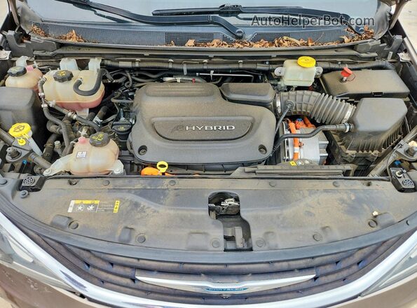 2C4RC1N77JR105569 2018 CHRYSLER PACIFICA Tan Vista del compartimento del motor