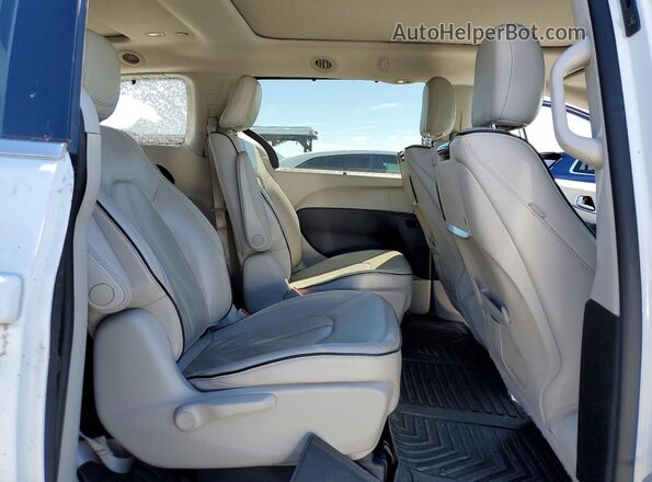 2C4RC1N77KR741636 2019 CHRYSLER PACIFICA White Vista interior trasera