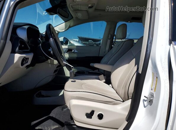 2C4RC1N77KR741636 2019 CHRYSLER PACIFICA White Vista interior delantera