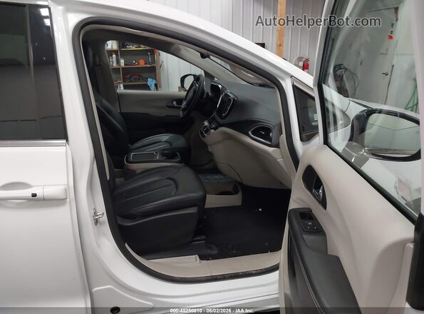 2C4RC1S71RR153469 2024 CHRYSLER PACIFICA White Вид салону спереду