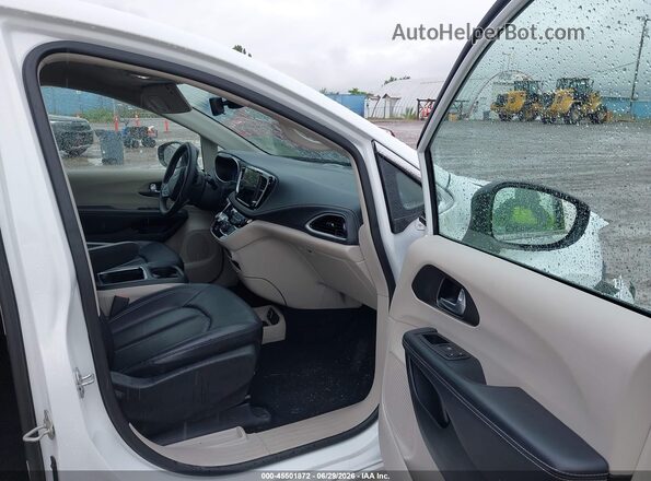 2C4RC1S72RR153447 2024 CHRYSLER PACIFICA White Вид салону спереду