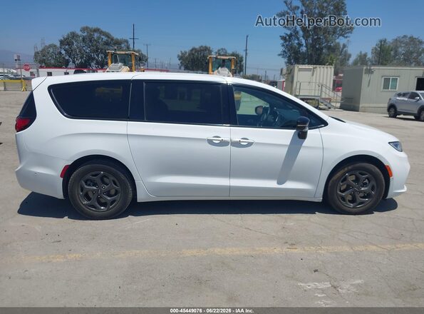 2C4RC1S74RR109255 2024 CHRYSLER PACIFICA White Rear interior view