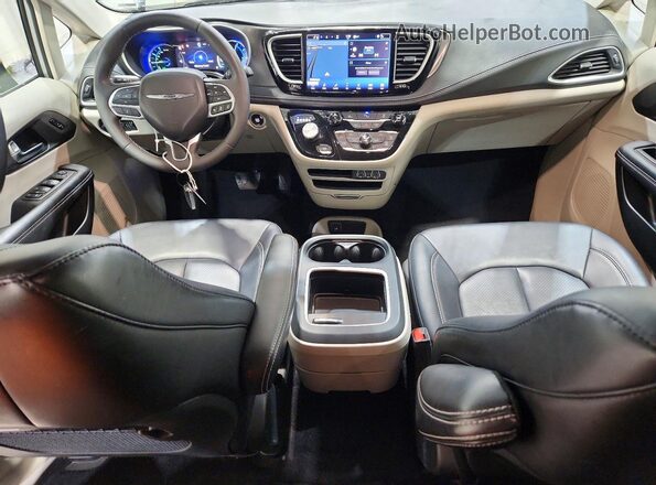 2C4RC1S76RR177797 2024 CHRYSLER PACIFICA Серебряный Вид панели приборов