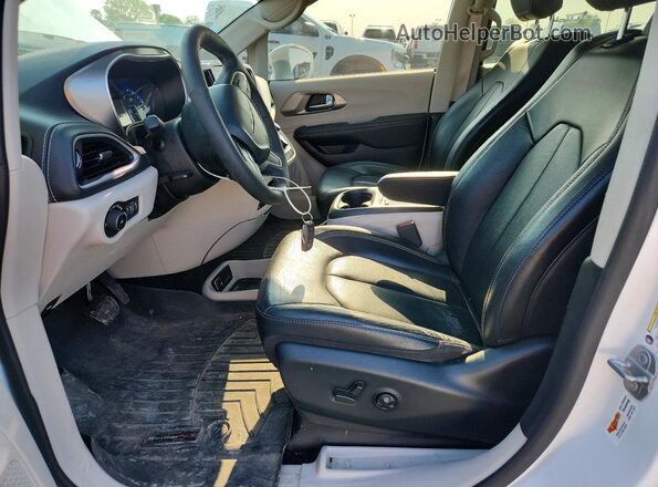 2C4RC3BG9NR183972 2022 CHRYSLER PACIFICA White Widok wnętrza z przodu