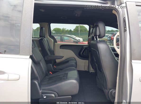 2C4RDGCG0HR691139 2017 DODGE GRAND CARAVAN Silver Widok naklejki z numerem VIN