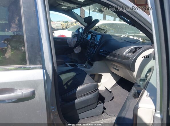 2C4RDGCG0LR201369 2020 DODGE GRAND CARAVAN Silver Front interior view