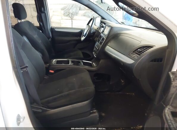 2C4RDGCG2GR137146 2016 DODGE GRAND CARAVAN White Front interior view