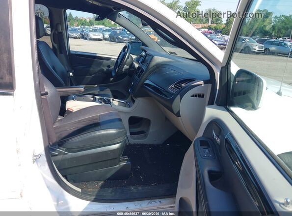 2C4RDGCG2GR350985 2016 DODGE GRAND CARAVAN White Front interior view