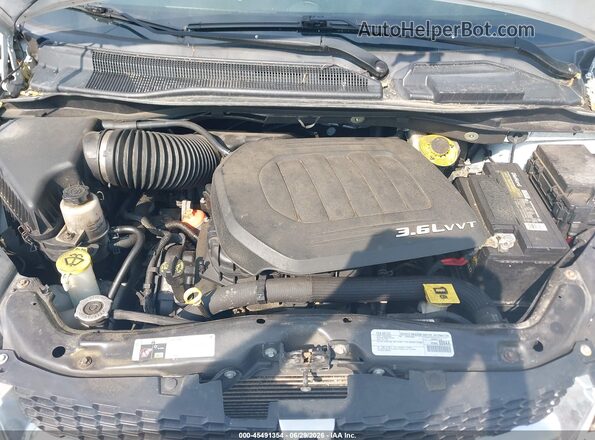 2C4RDGCG2HR699565 2017 DODGE GRAND CARAVAN White უკანა ხედი