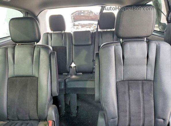 2C4RDGCG3JR138099 2018 DODGE GRAND Black Rear seats view