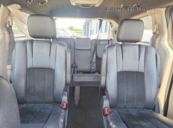 2C4RDGCG3JR177565 2018 DODGE GRAND Gray Rear seats view