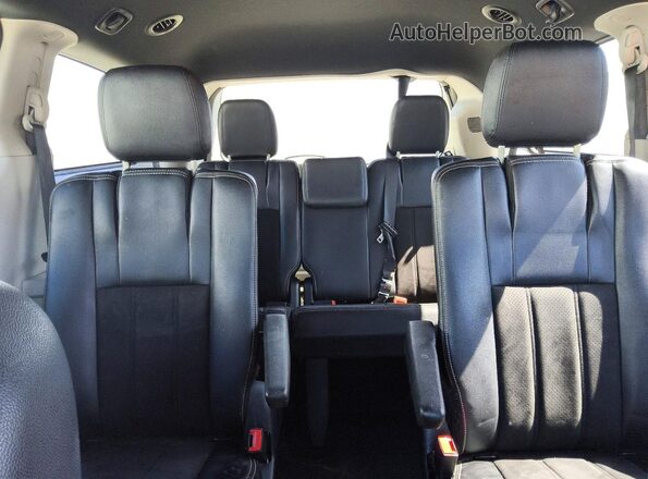 2C4RDGCG4LR180140 2020 DODGE GRAND Gray Rear seats view
