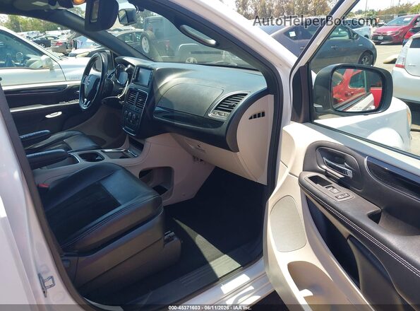 2C4RDGCG5HR800470 2017 DODGE GRAND CARAVAN White Вид салону спереду