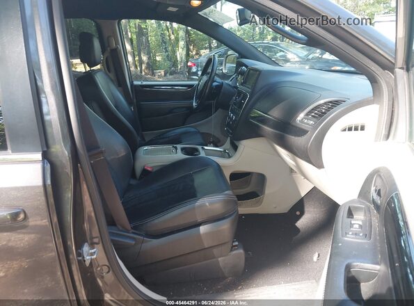 2C4RDGCG6HR731546 2017 DODGE GRAND CARAVAN Gray Front interior view