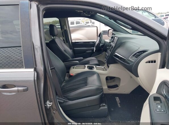 2C4RDGCG7HR862677 2017 DODGE GRAND CARAVAN Gray Front interior view