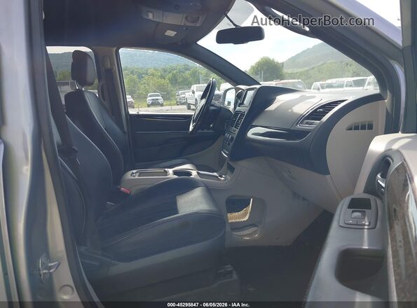 2C4RDGCG8JR209295 2018 DODGE GRAND CARAVAN Silver Front interior view