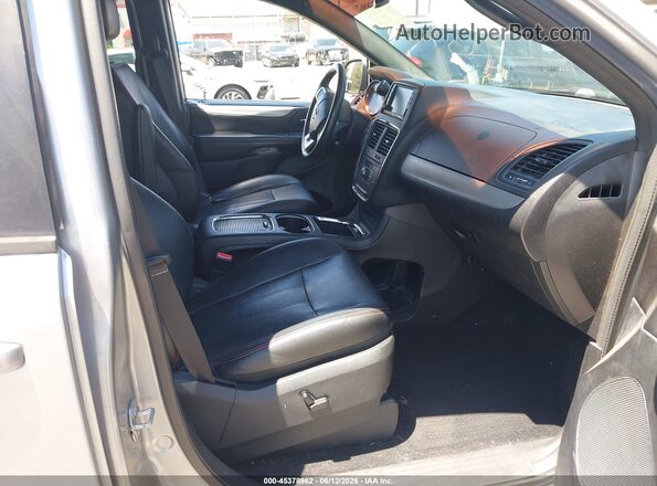 2C4RDGEG0JR284876 2018 DODGE GRAND CARAVAN Серебряный Вид салона спереди