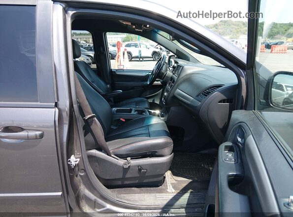 2C4RDGEG1HR693429 2017 DODGE GRAND CARAVAN Gray Front interior view