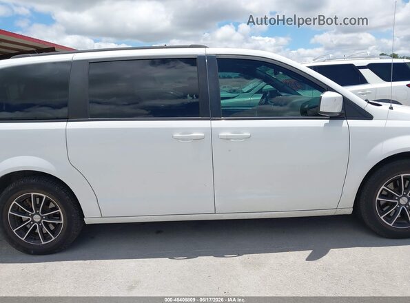 2C4RDGEG5JR335370 2018 DODGE GRAND CARAVAN White 360 interior view