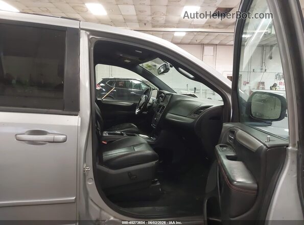 2C4RDGEG6HR715487 2017 DODGE GRAND CARAVAN Серебряный Вид салона спереди