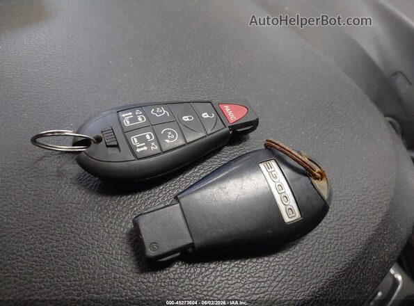 2C4RDGEG6HR715487 2017 DODGE GRAND CARAVAN Серебряный Вид панели приборов
