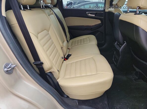 2FMPK3J91HBC10619 2017 FORD EDGE Tan Widok tylnych siedzeń