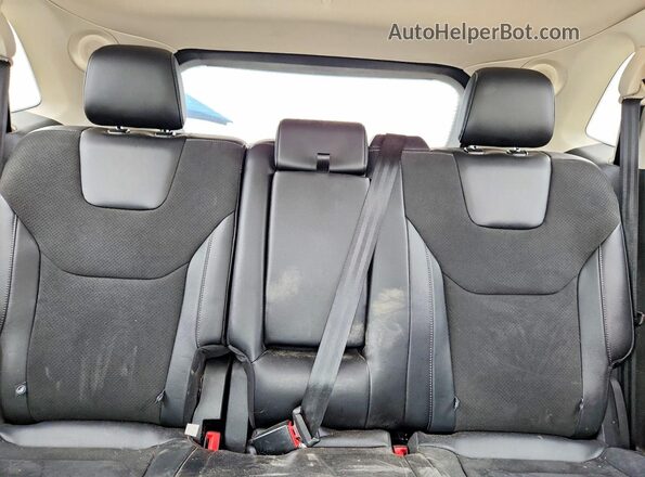 2FMPK4AP8JBC06920 2018 FORD EDGE Silver Rear seats view