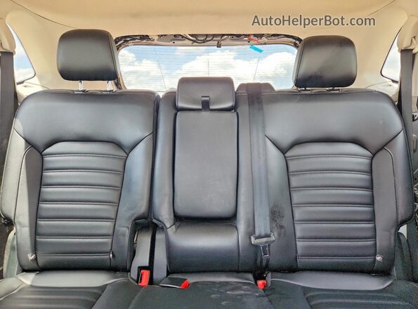 2FMPK4J95NBA44588 2022 FORD EDGE Silver Հետևի նստատեղերի տեսք