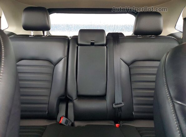2FMPK4J97LBA59557 2020 FORD EDGE Red Widok tylnych siedzeń