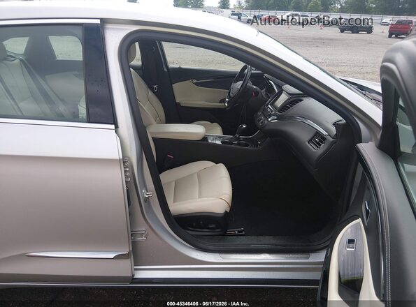 2G1105S34K9153555 2019 CHEVROLET IMPALA Серебряный Вид салона спереди