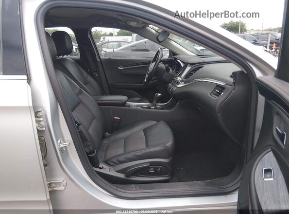 2G1105S38J9112019 2018 CHEVROLET IMPALA Silver Вид салону спереду
