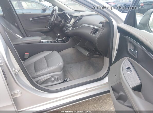 2G1105SA3H9102653 2017 CHEVROLET IMPALA Белый Вид салона спереди