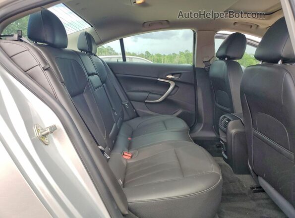 2G4GS5GX5G9178281 2016 BUICK REGAL Silver Rear seats view