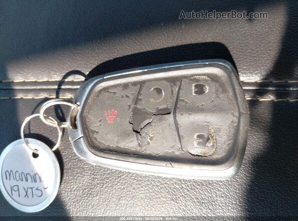 2G61M5S3XK9150268 2019 CADILLAC XTS Silver Vista del salpicadero